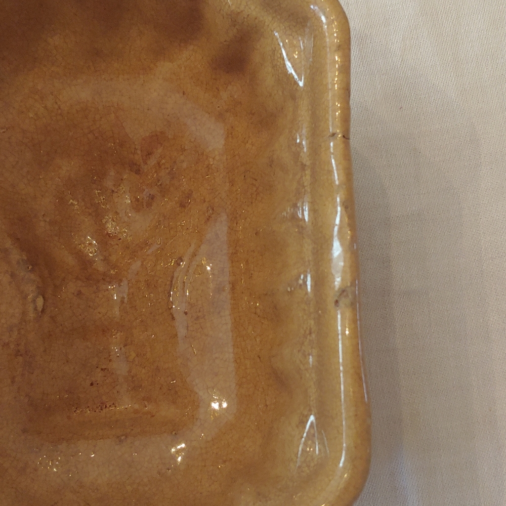 Yellow Ware Mold - Picture 3 of 15